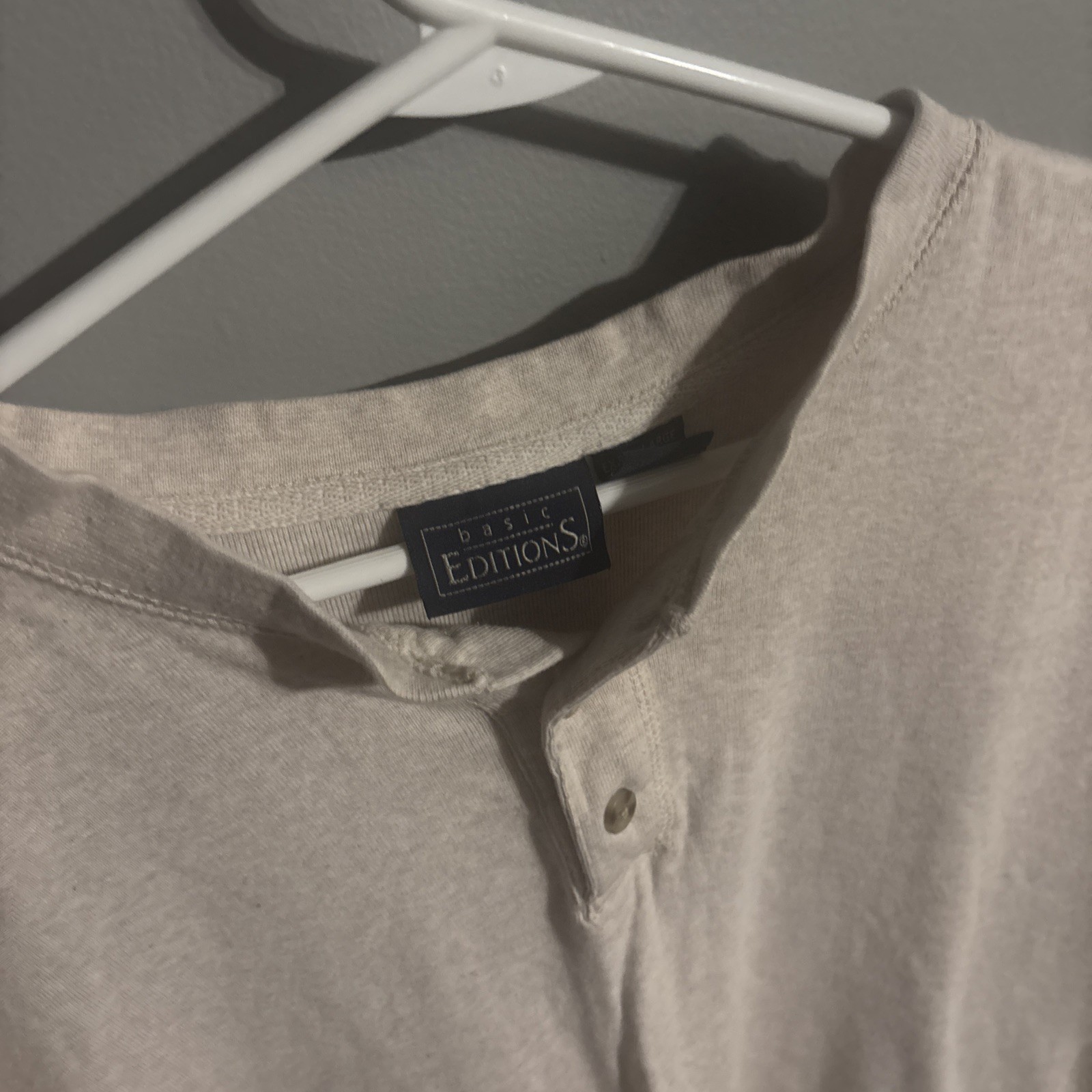 Basic Editions Men’s Long Sleeve Henley Top Size Large Buttons Light Beige