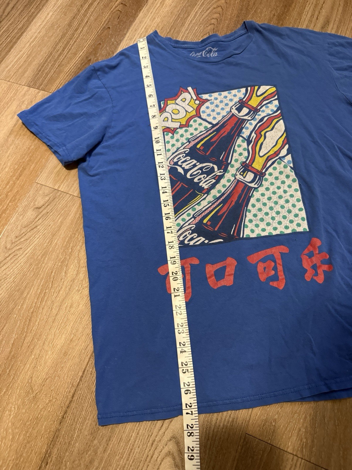 Coca-Cola Men’s Pop Art graphic tee with red accents with graphic design size L