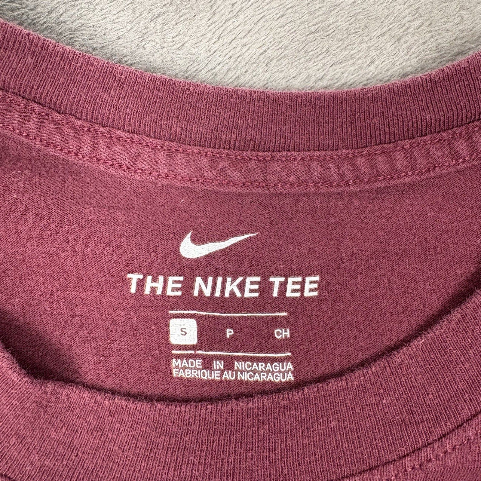The Nike Tee Maroon Burgandy Men’s Size Small Casual Workout Lifting Running
