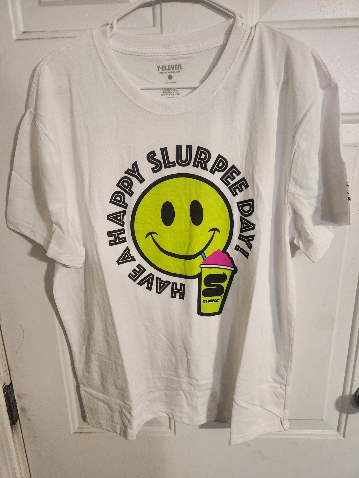 7-ELEVEN Size Small To X Large WHITE SHORT SLEEVE SHIRT HAPPY SLURPEE DAY SMILEY