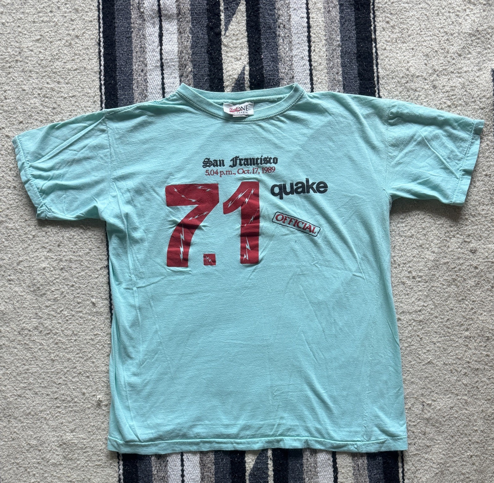Vintage 1989 San Francisco Earthquake Disaster Newspaper T-Shirt Size Large
