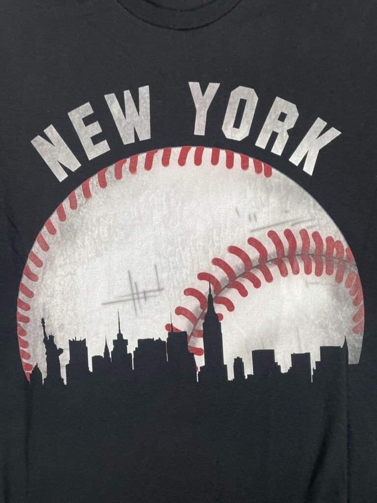 MLB New York Yankees Baseball Skyline Large T-Shirt – NWT