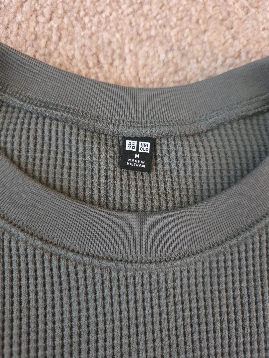 Uniqlo Gray Waffle-Knit Thermal shirt Scoop Hem Size M