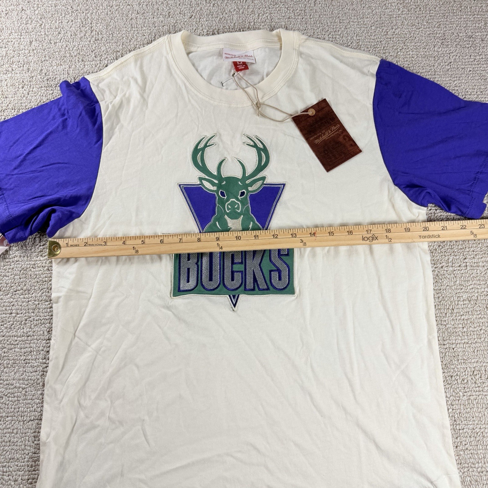 Mitchell & Ness Milwaukee Bucks Embroidered T-Shirt Beige Green Men’s Size M