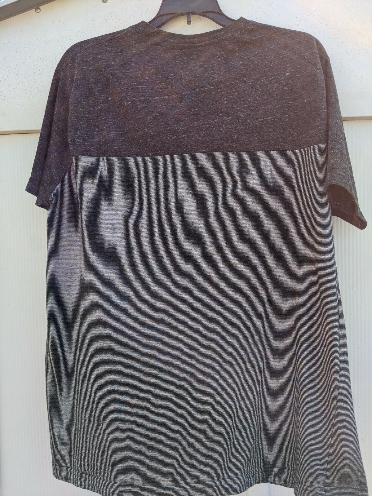 Sz L Broken Threads Heather Grey Upper Grey & White Stripe Lower T-Shirt Men’s