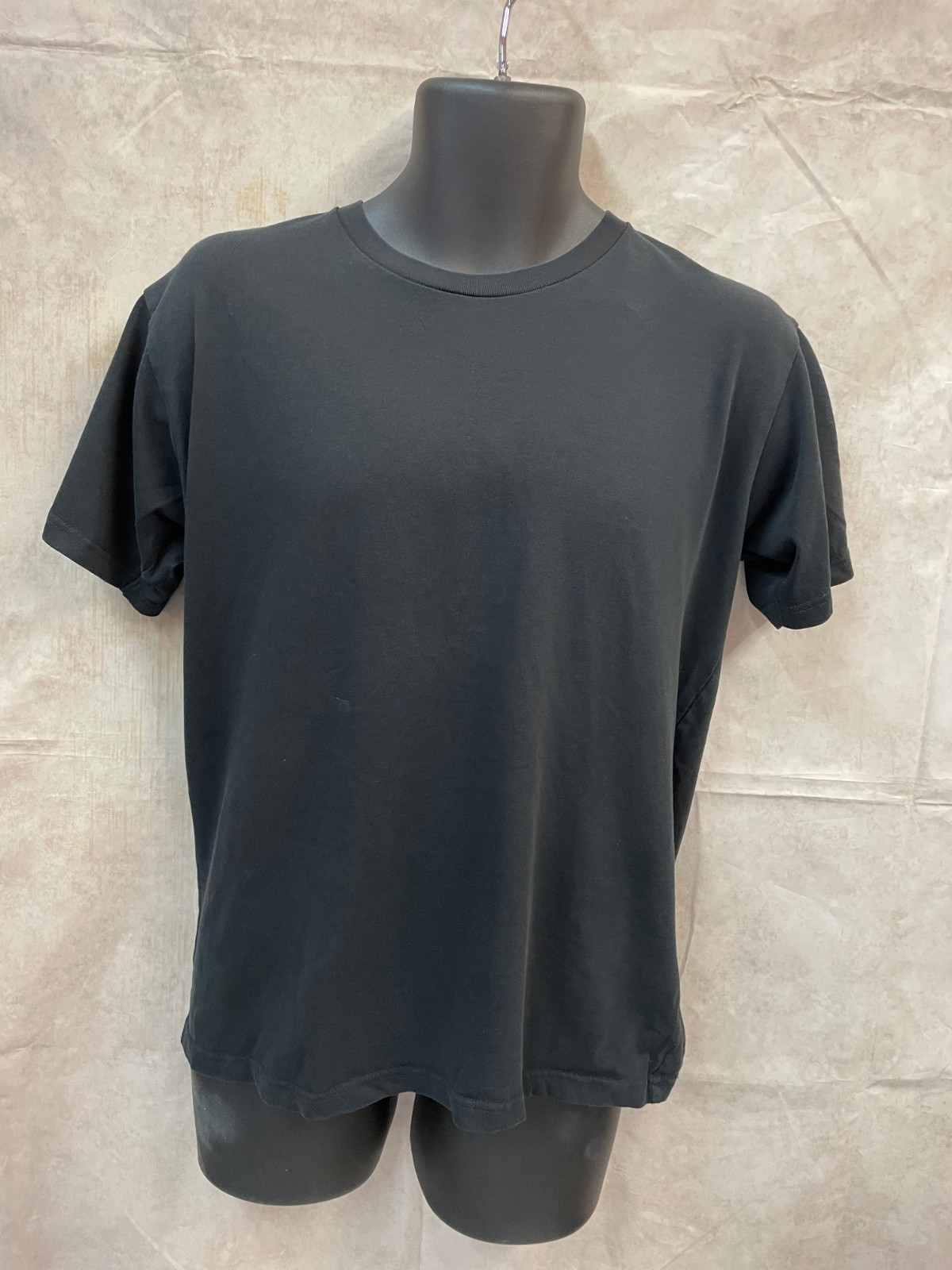 Uniqlo Men’s Black T-Shirt Short Sleeve Size M