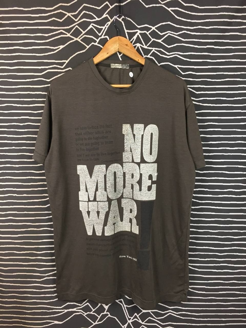 Abercrombie & Fitch No More Wars Graphic Tee Size L