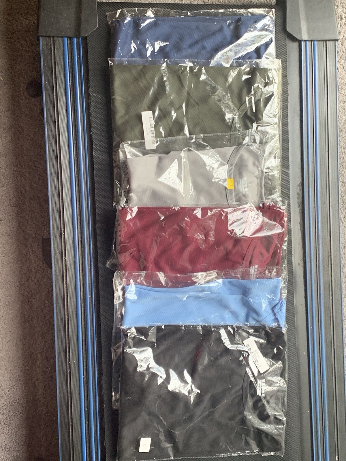 6 PIECES OF BRAND NEW UNISEX HALF SLEEVE T SHIRTS IN A LARGE SIZE ASSORTED COLOR