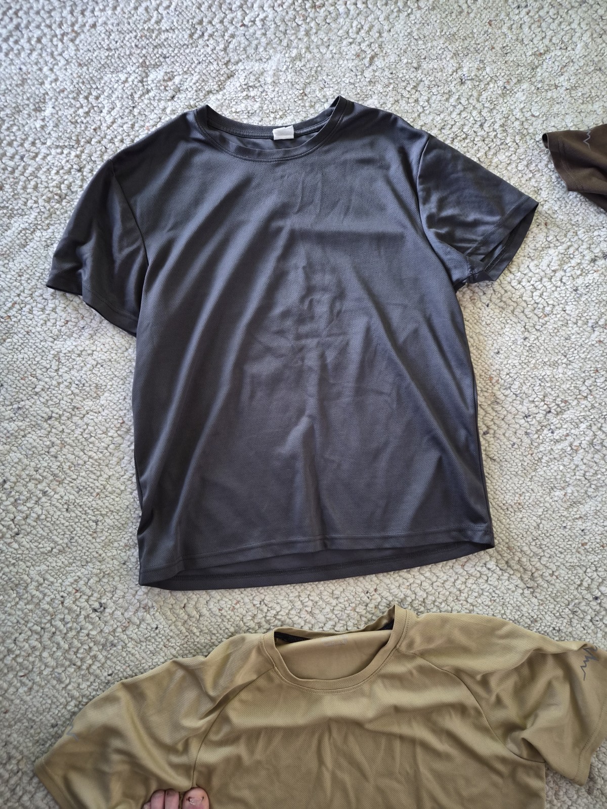 Men’s Lot Of 4 T – Shirts Size Large