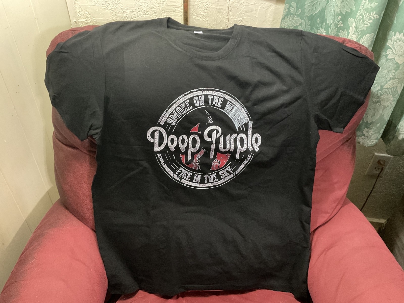 (NEW) Deep Purple (smoke on the water) – Mens Black Short Sleeve T-Shirt Large