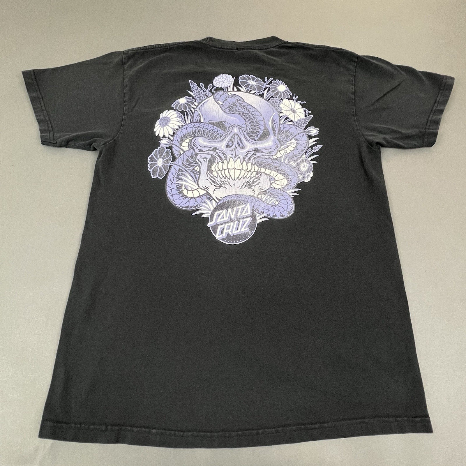 Santa Cruz Skateboards T shirt Men Size Medium Skull Snake Black Floral
