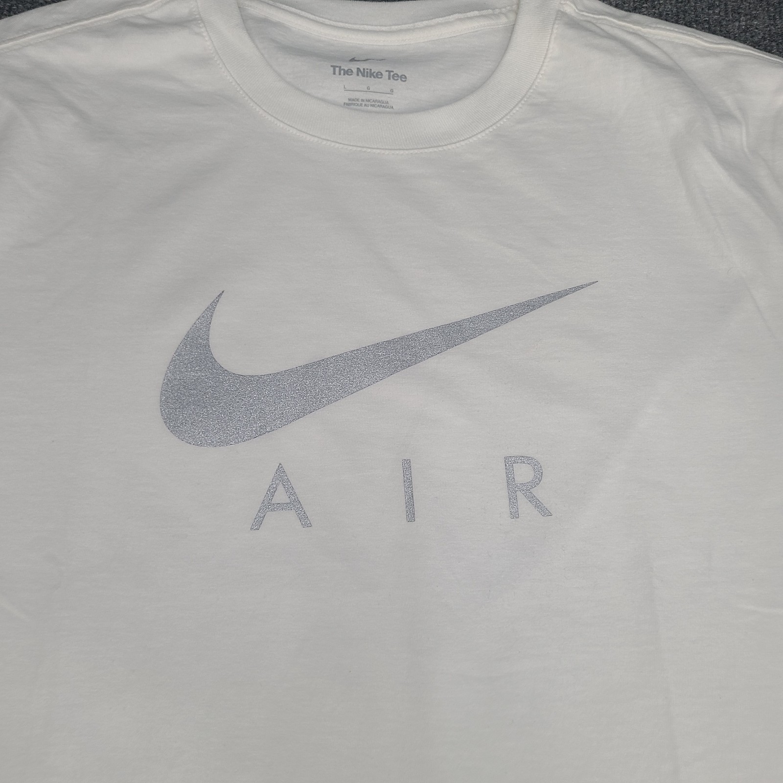 Nike Shirt Mens Large White Silver Air Swoosh Sportswear Lightweight Cotton Tee