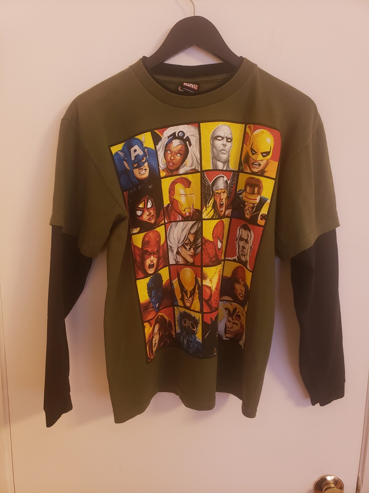 Mad Engine Marvel Comics Men’s Olive Black Multi Avenger Shirt Size XL