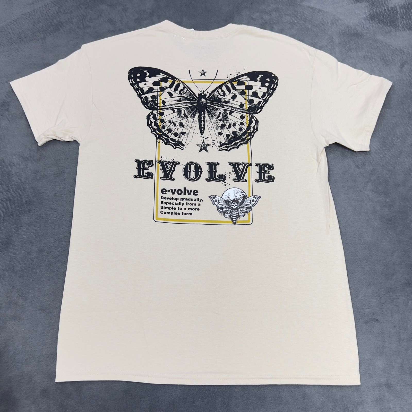 RETROFIT Graphic T Shirt Butterfly Skull Moth EVOLVE Print Cream Mens Medium