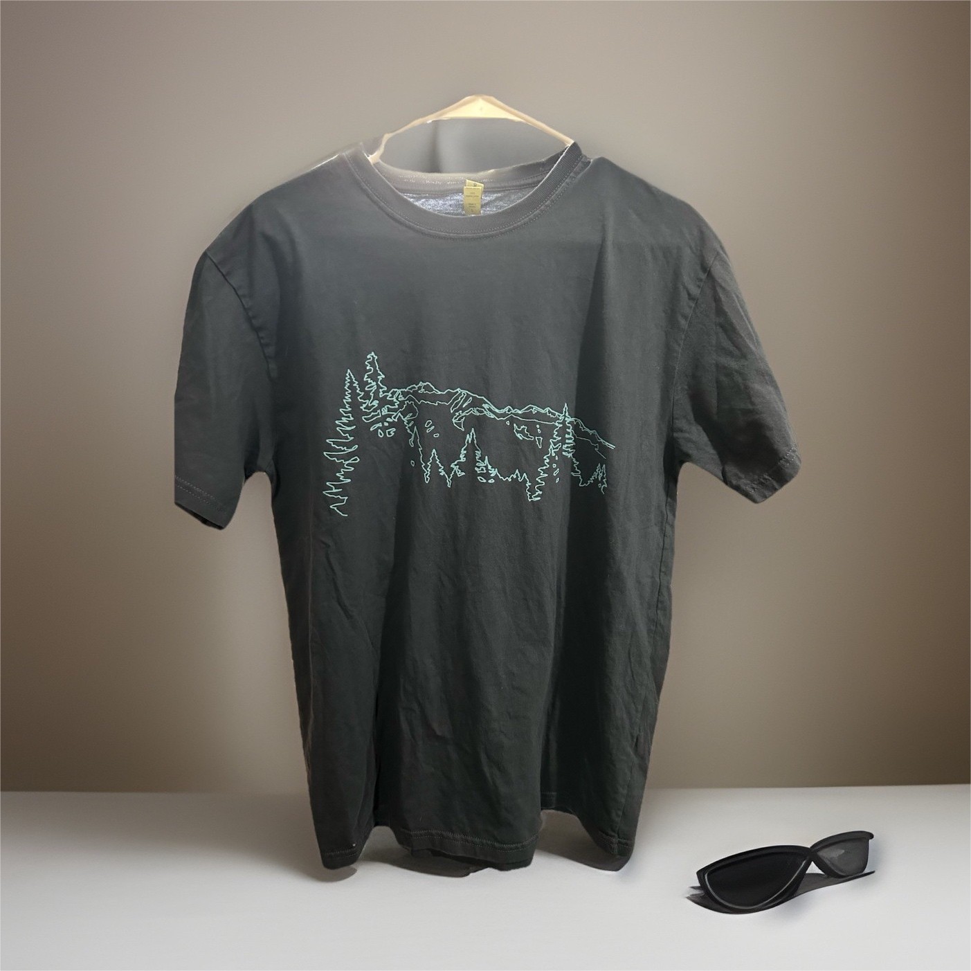 Econscious Men’s Gray Organic Cotton Knit Graphic Crew Neck T-Shirt L