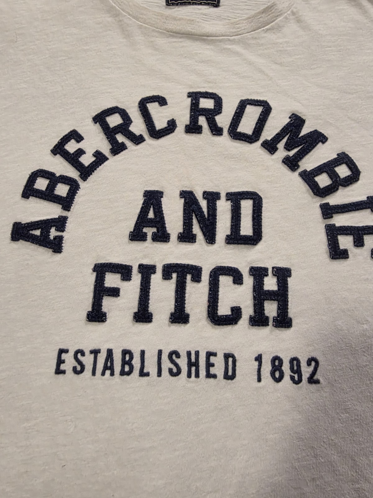 Vtg Y2K Abercrombie & Fitch T Shirt Chunky Embroidered Logo White Men’s Size XL