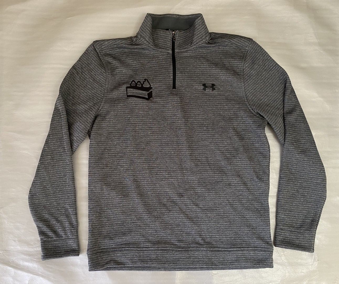 Under Armour Golf Storm 1/4 Zip Pullover Gray Men’s Size M Graphic Print Cake