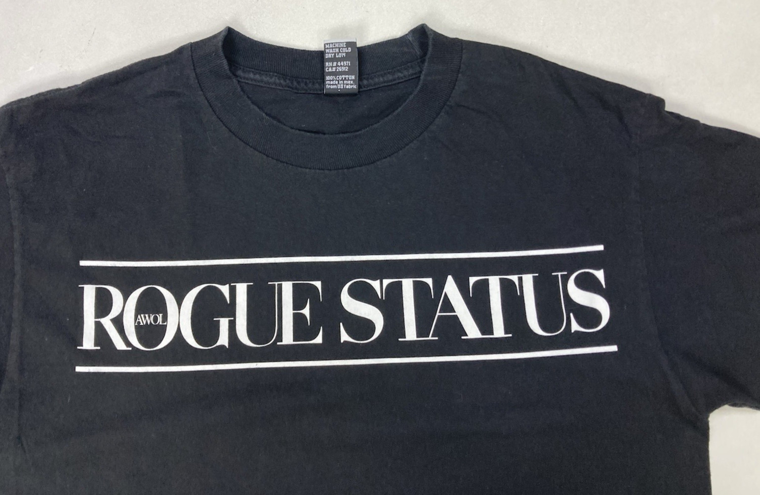 VINTAGE Rogue Status Logo Graphic T-shirt Men Medium Black Short Sleeve Y2K