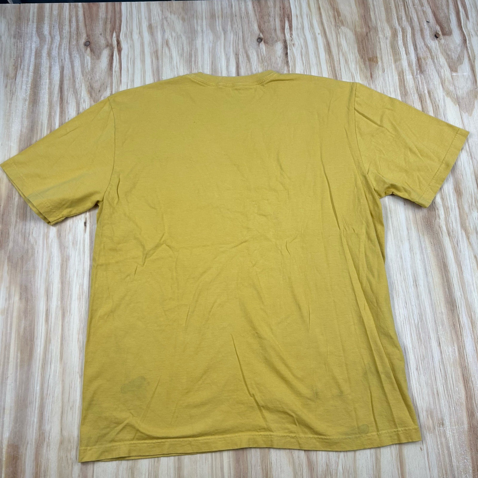 Vintage Y2K American Eagle Outfitters T-Shirt Size XL Yellow Worn Distress