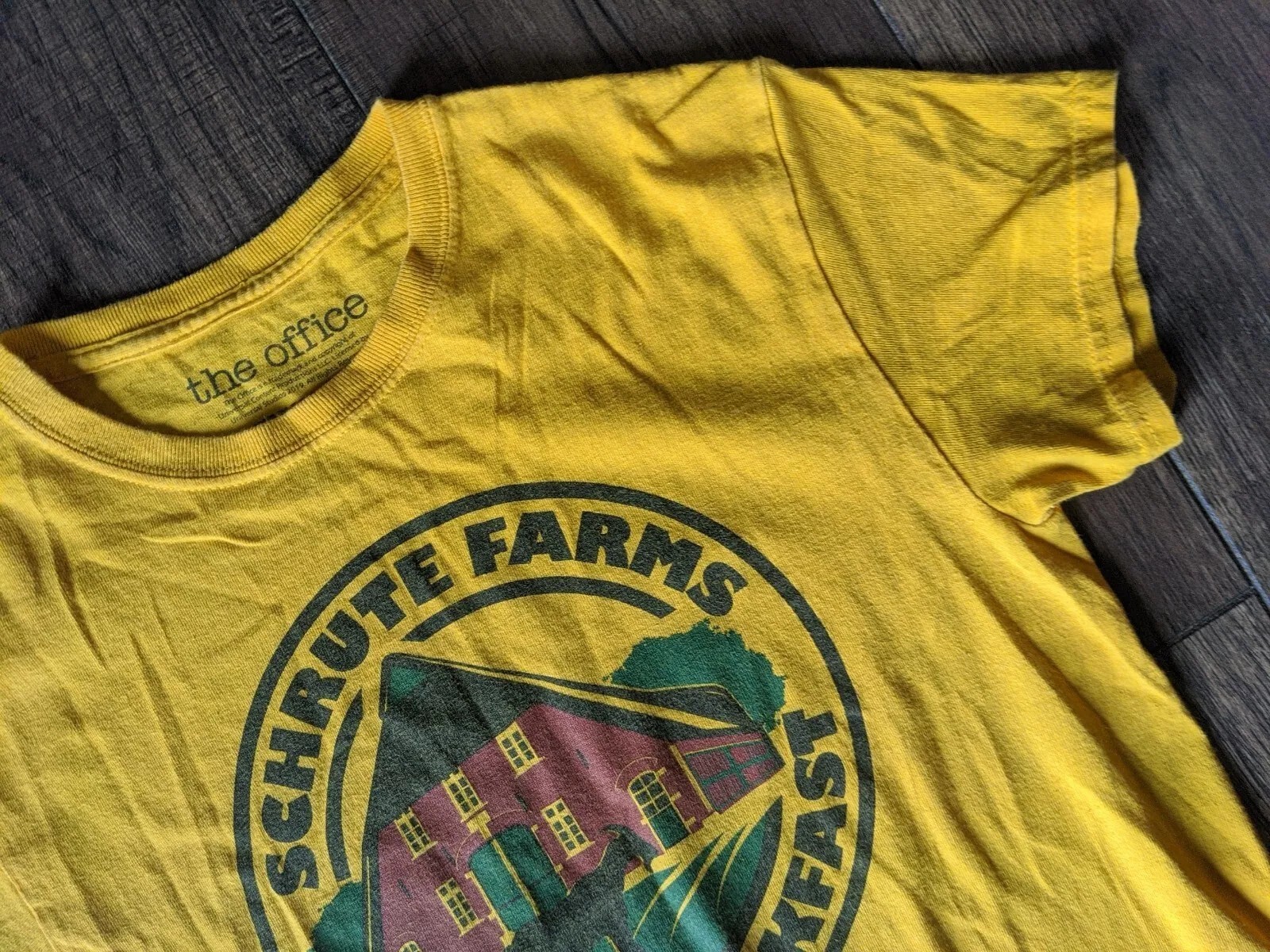 The Office Dwight Schrute Farms Bed & Breakfast Graphic T-Shirt Men’s Size Small