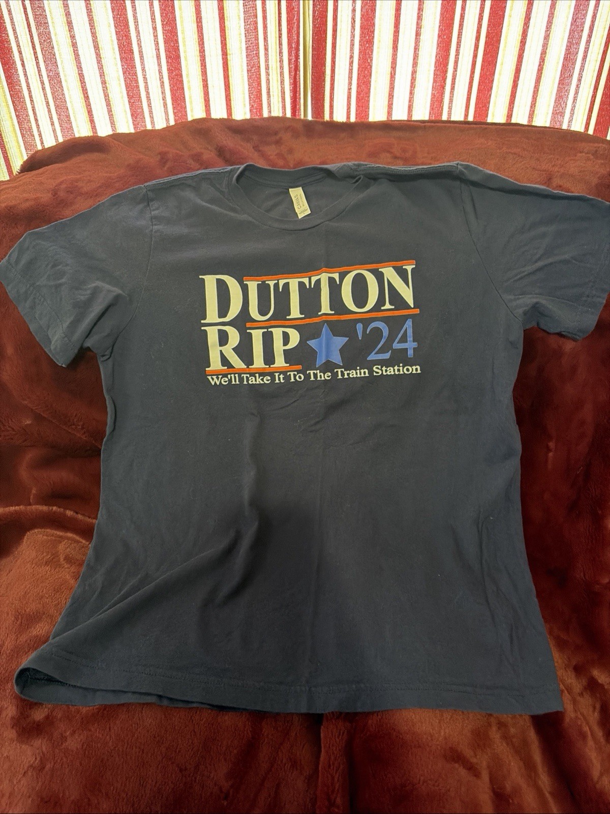 Yellowstone Navy Blue Dutton Rip 24 Take It To the Train Station Tee Unisex L