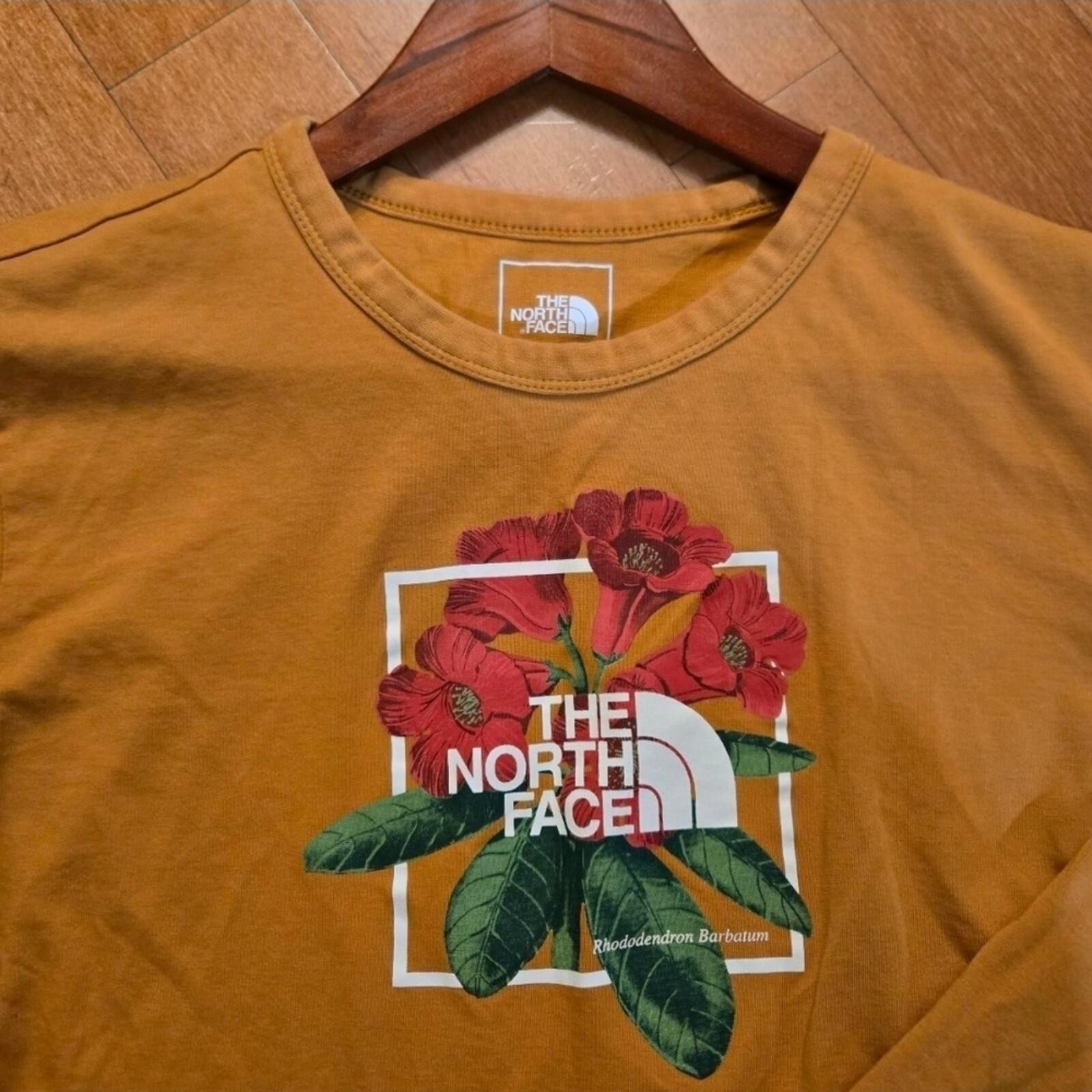 The North Face Gold Himalayan Bottle Source Logo Long Sleeve T-Shirt Adult M
