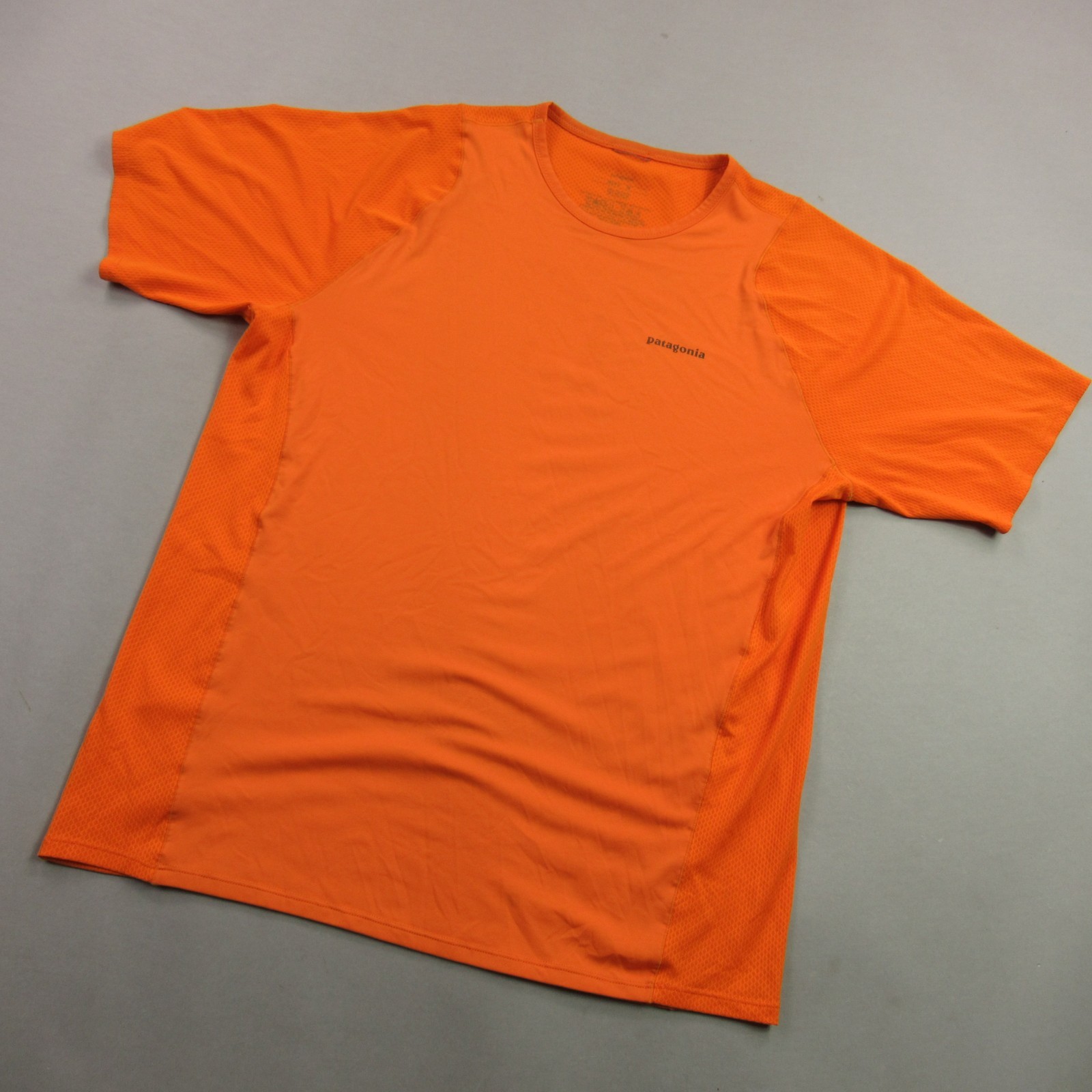 Patagonia Shirt Mens Medium Orange Short Sleeve Crew Neck Lightweight Stretch