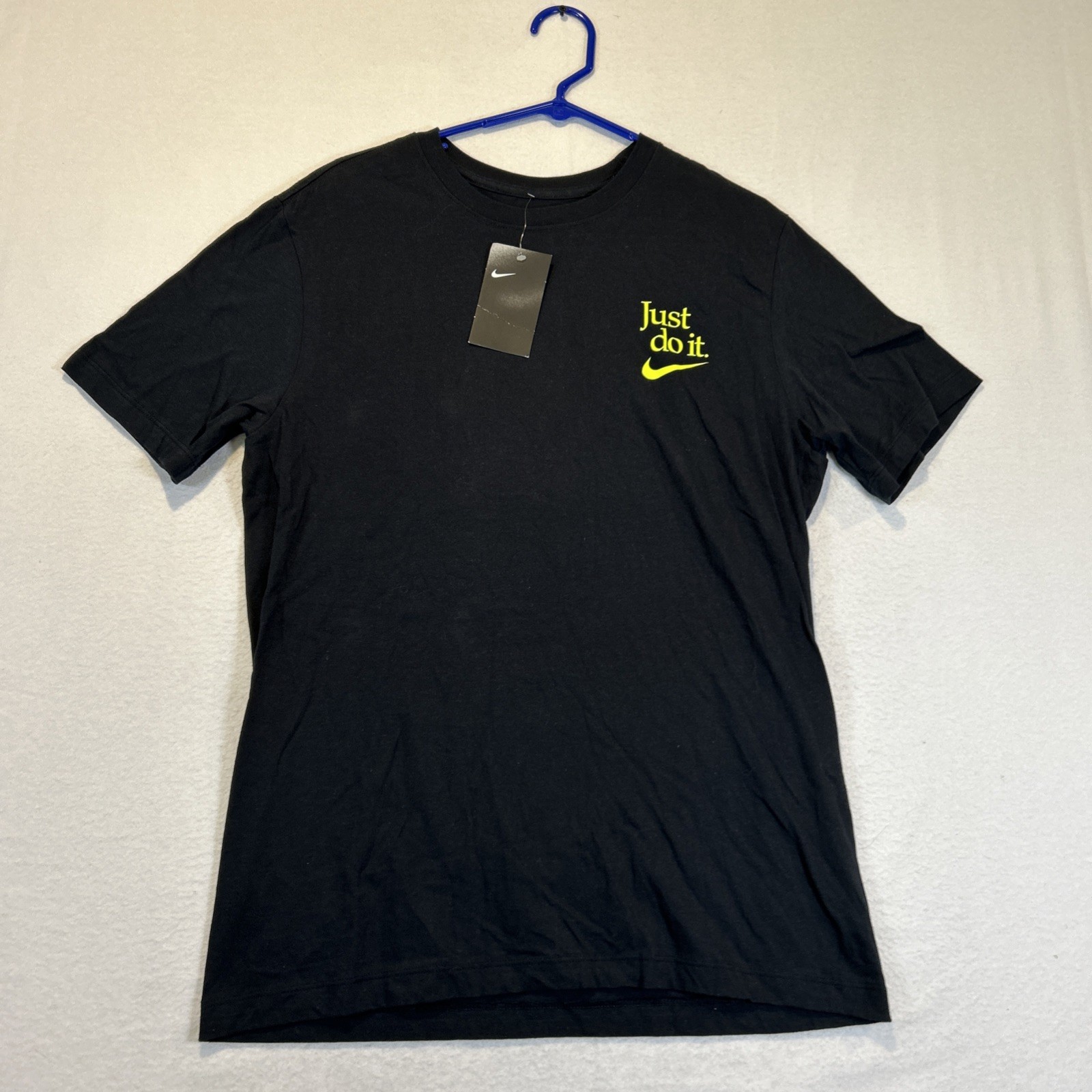 Nike Training Tshirt I Won’t Win Quietly Black Volt Medium HV9486-010 New Mens