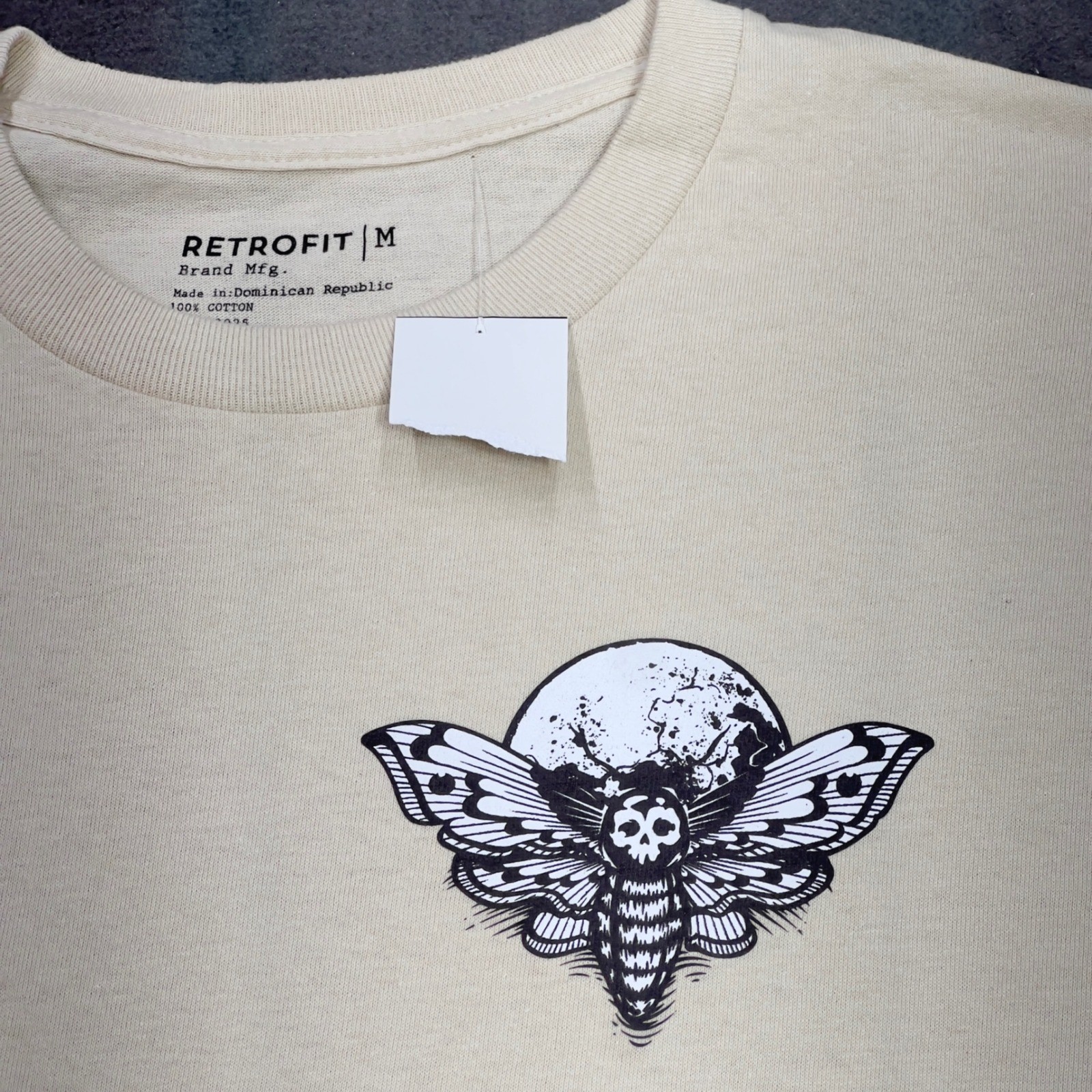 RETROFIT Graphic T Shirt Butterfly Skull Moth EVOLVE Print Cream Mens Medium