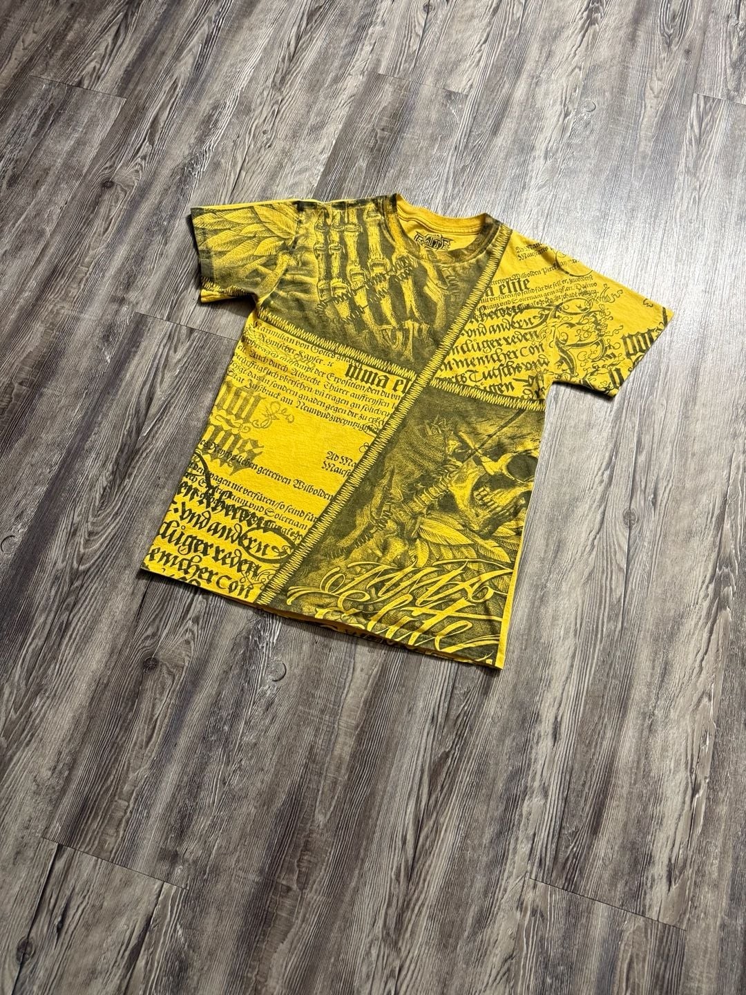 2000s MMA Elite Yellow Graphic T-Shirt with Skull and Gothic Text Print