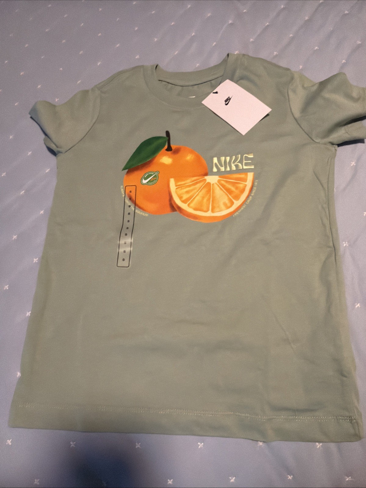 Nike Unisex Big Kids’ Sportswear Club Orange T-Shirt – Boys and Girls – Steam –