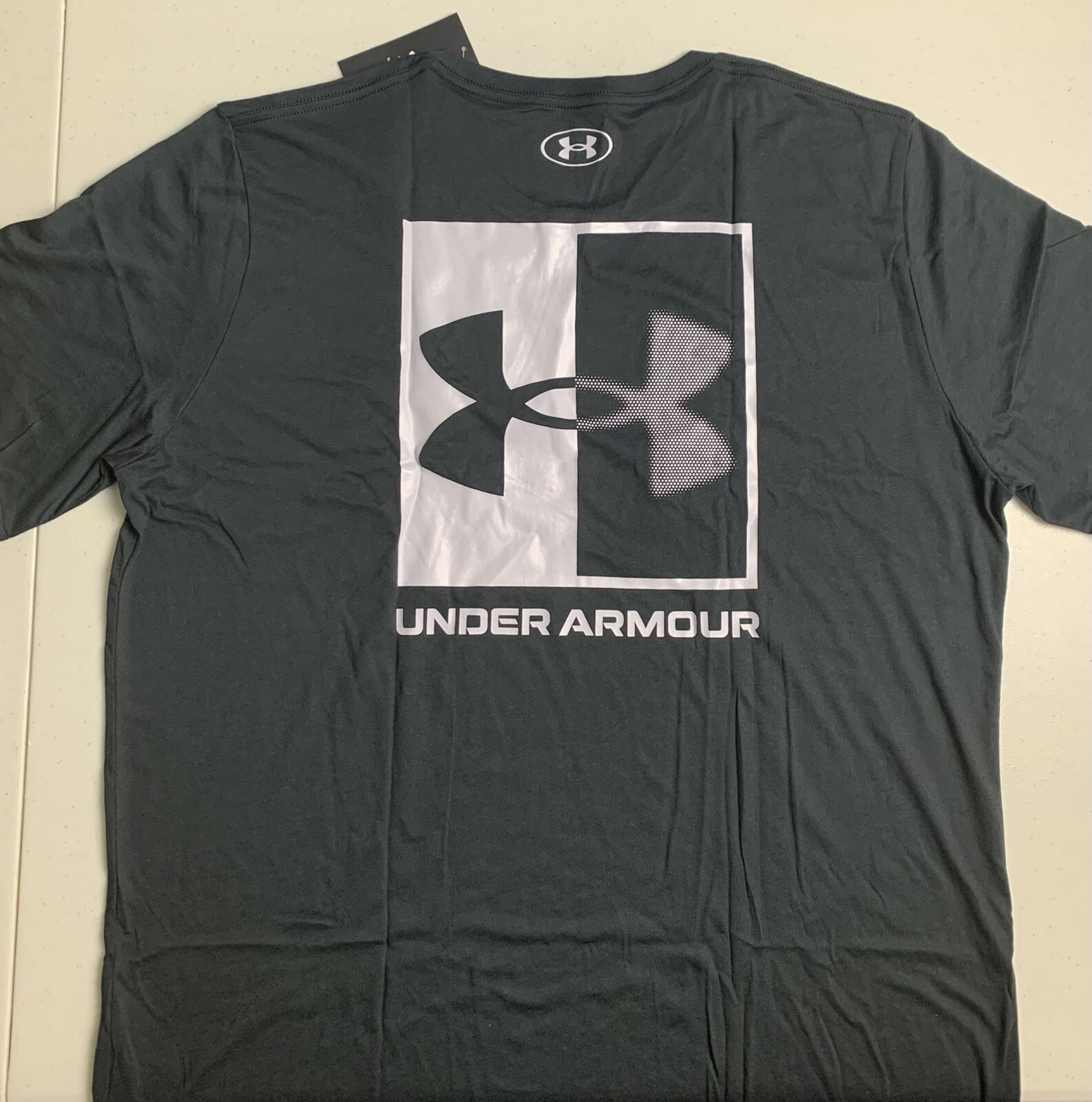 Under Armour Athletic Black Box Logo Loose Fit Graphic T-Shirt 2XL XXL Brand New