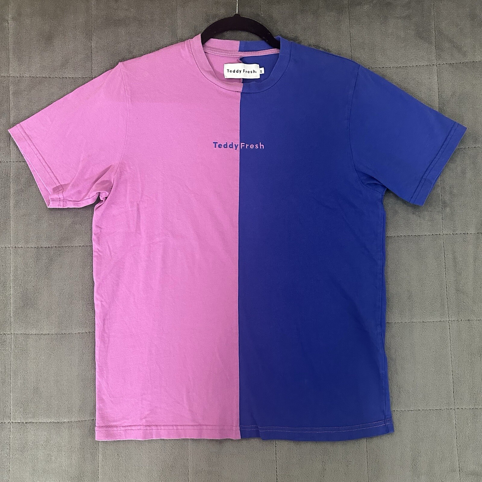 Teddy Fresh Color Block T Shirt Men’s Small – Pink Blue Crewneck Logo
