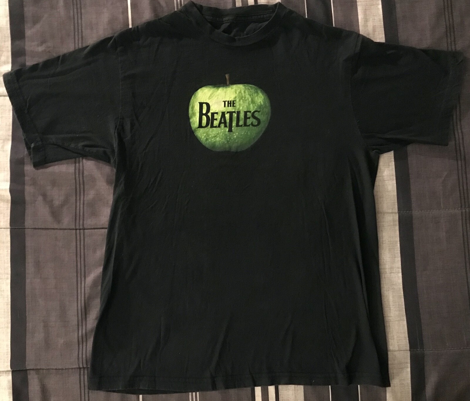 The Beatles T-shirt The Beatles Apple Logo on The Beatles Label Men’s M RARE