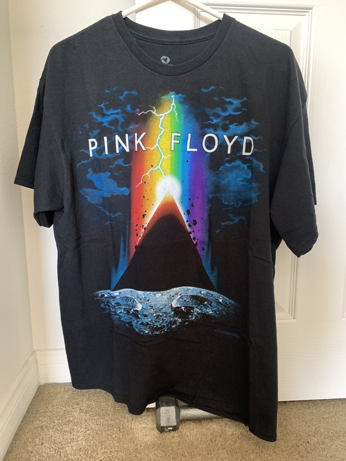 Pink Floyd graphic t-shirt Rainbow Pyramid Moon band Black & colorful graphic XL