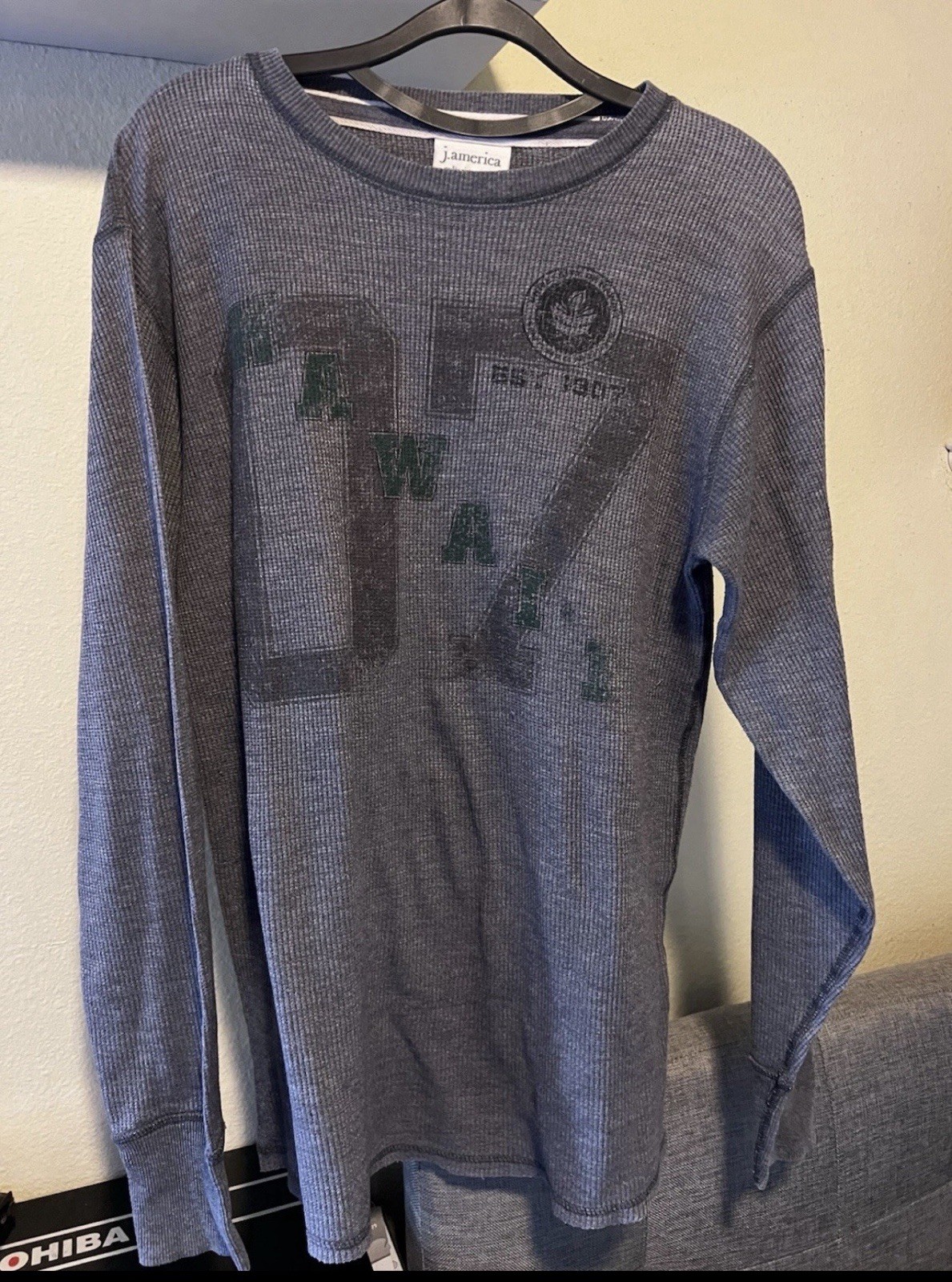 Y2K Univ Of Hawaii gray long sleeve henley w/ year 07 On J. America Label Sz. L