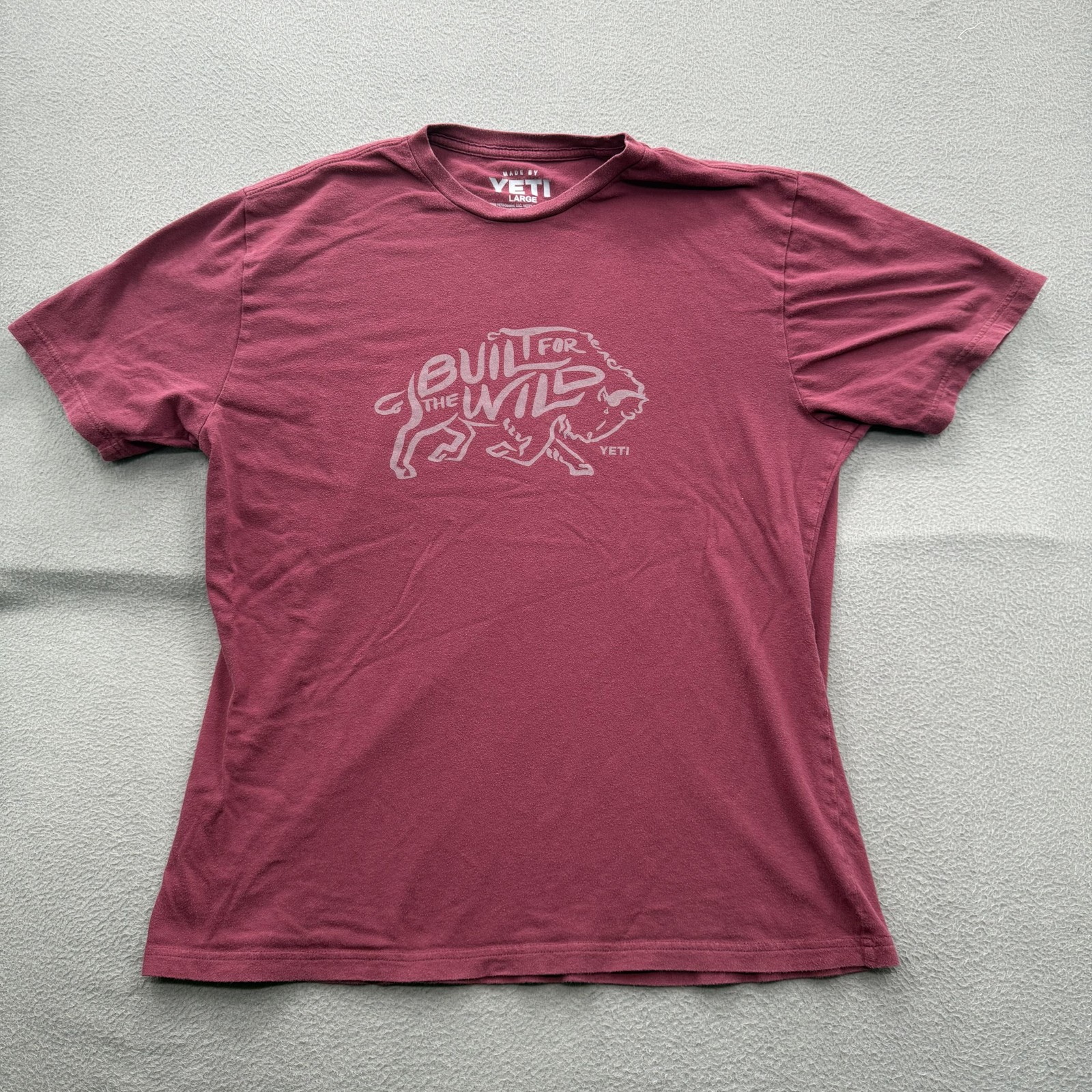 Yeti Shirt Mens Large Red Built For The Wild Buffalo Graphic Tee Tagless