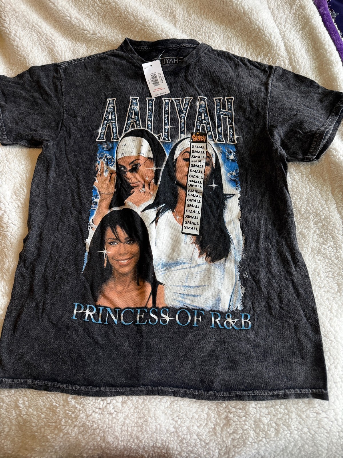 Aaliyah T-Shirt Spencer’s Size Small NEW WITH TAGS