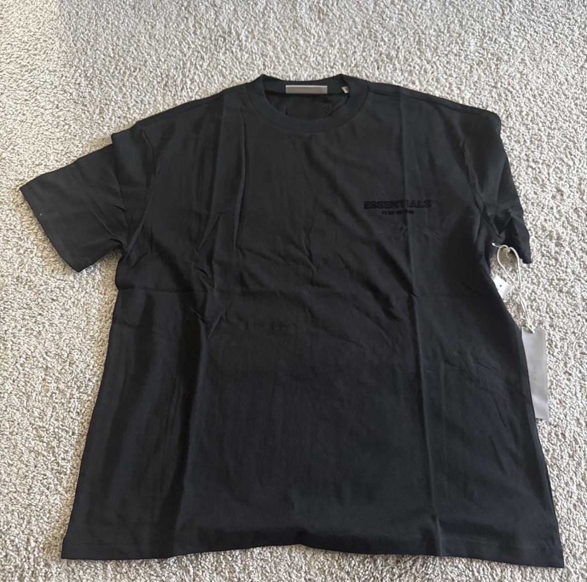 SIZE M Fear of God Essentials black t-shirt
