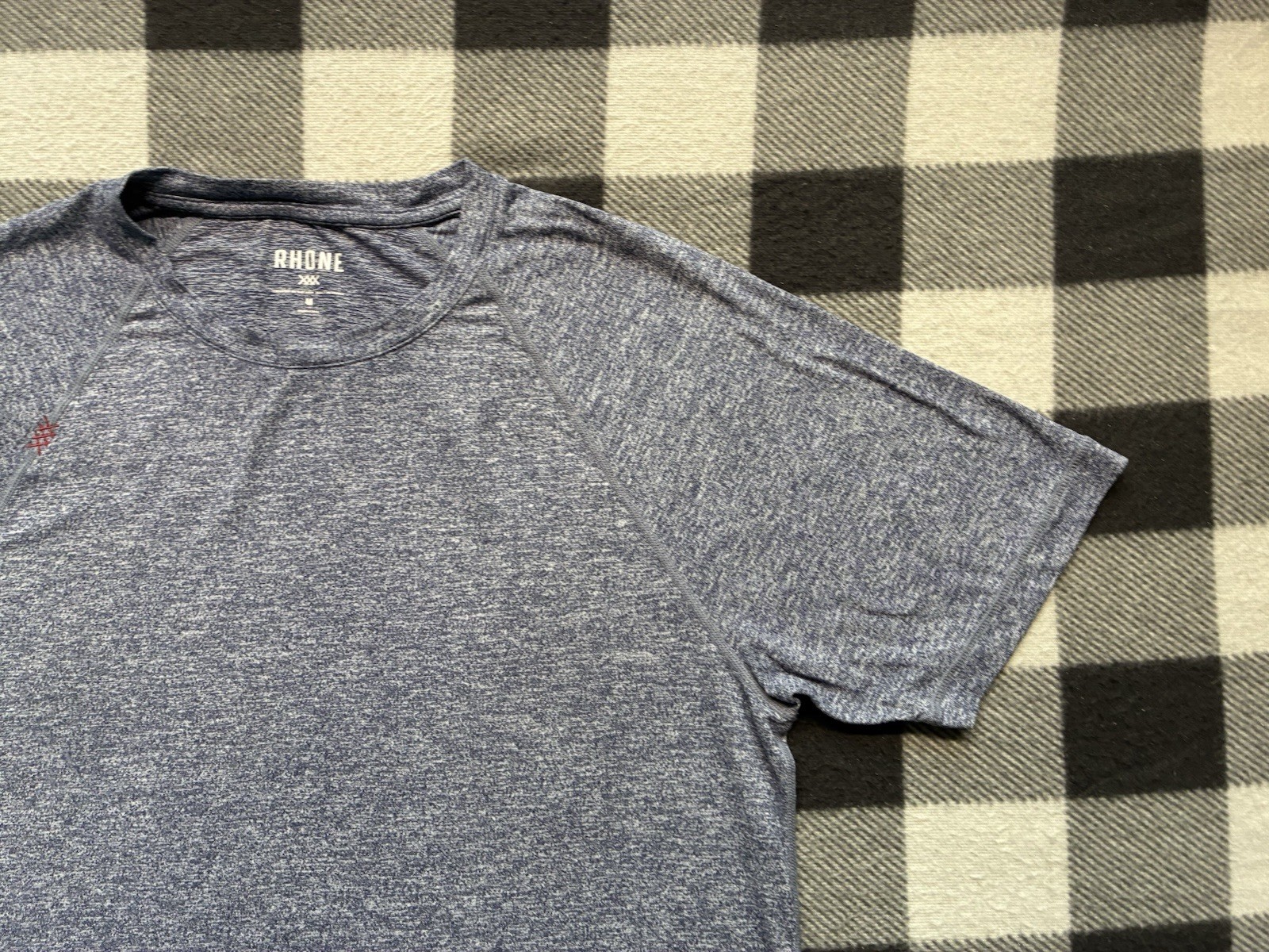 Rhone Reign Performance Shirt Mens Medium Short Sleeve Workout Training Gym