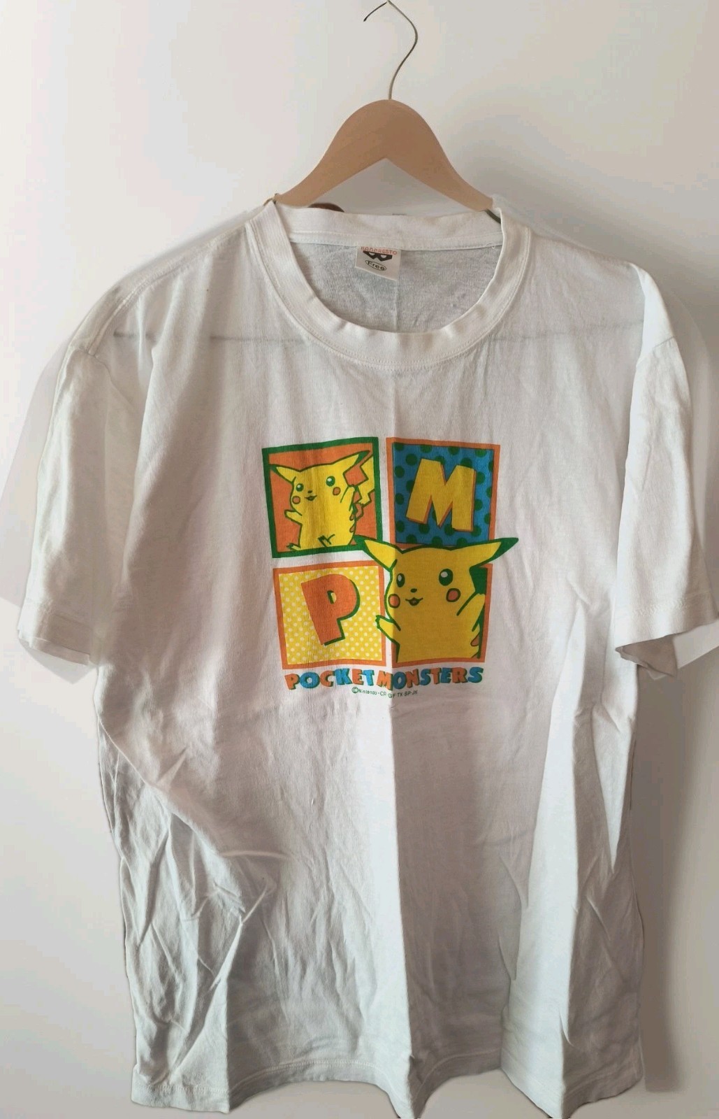 Vintage 1998 POKEMON t shirt M Nintendo anime Pikachu 90s