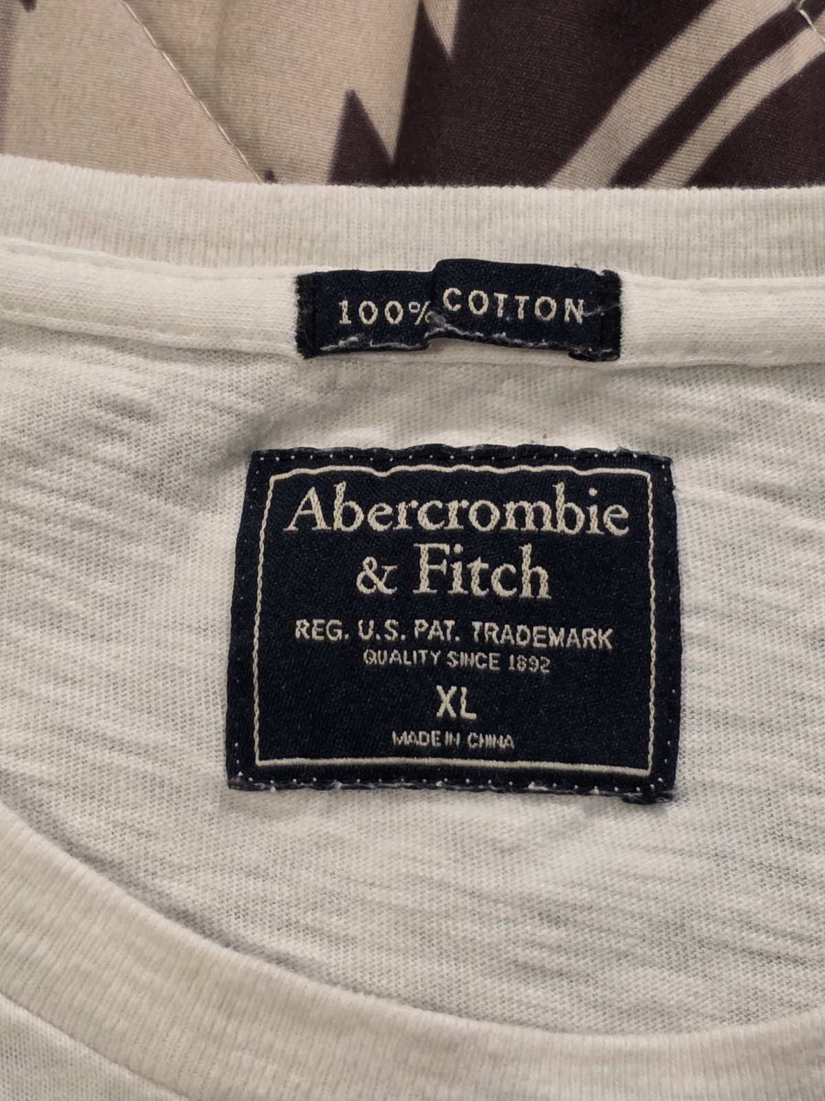 Vtg Y2K Abercrombie & Fitch T Shirt Chunky Embroidered Logo White Men’s Size XL