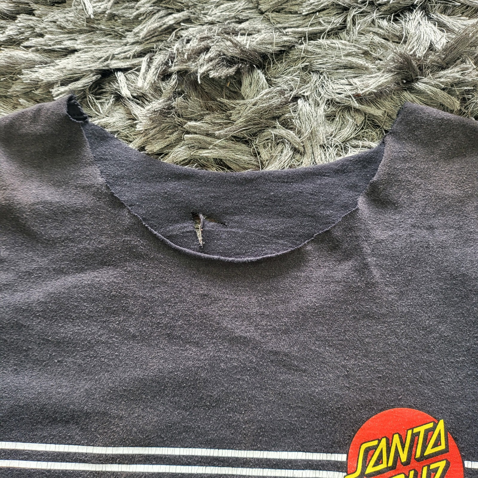 Santa Cruz Skateboards T-Shirt Mens Small Black Short Sleeve Pullover Logo Flaws