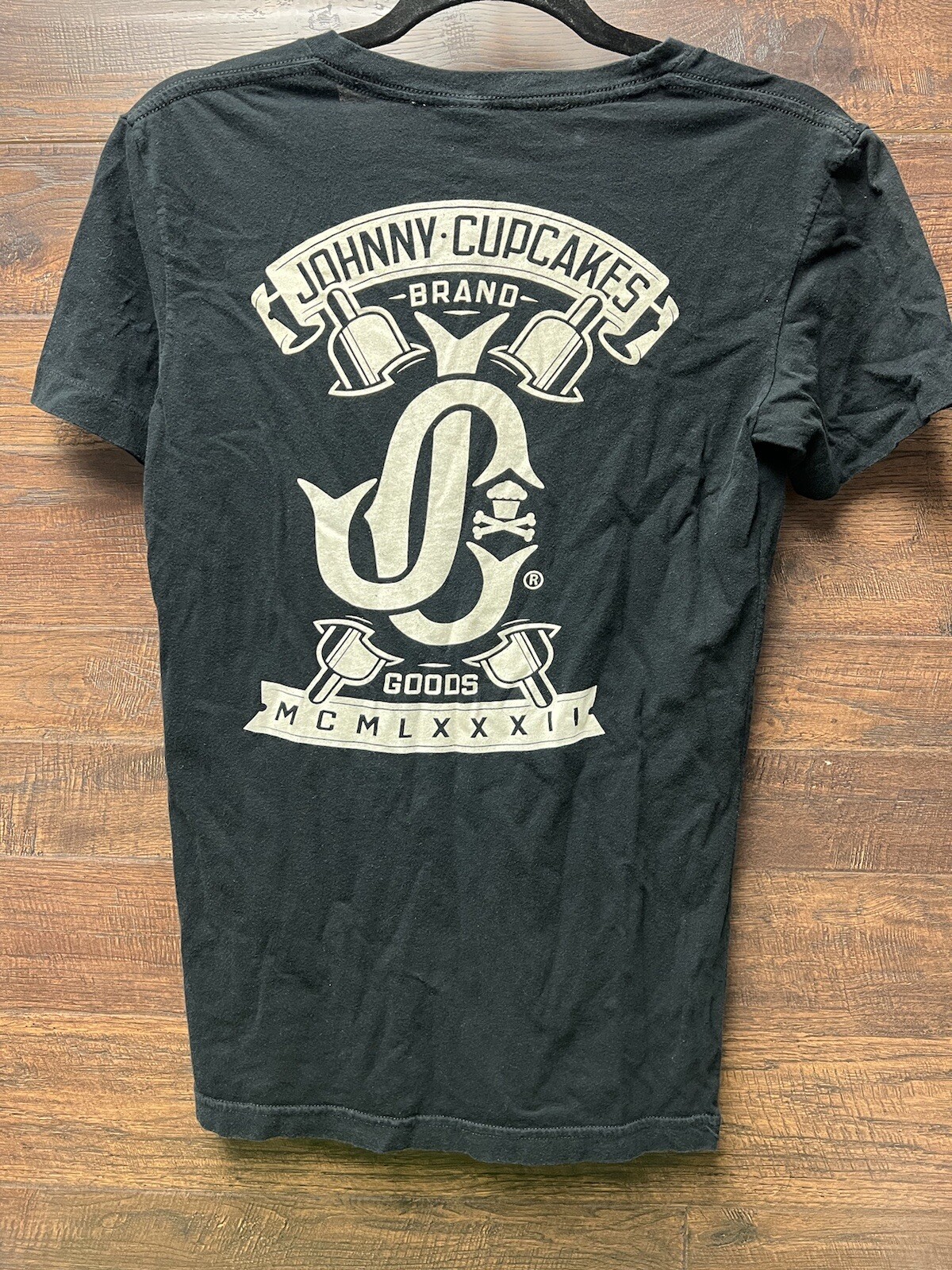 RARE 🧁 Johnny Cupcakes 🧁 👚 OG Shirt Women’s L