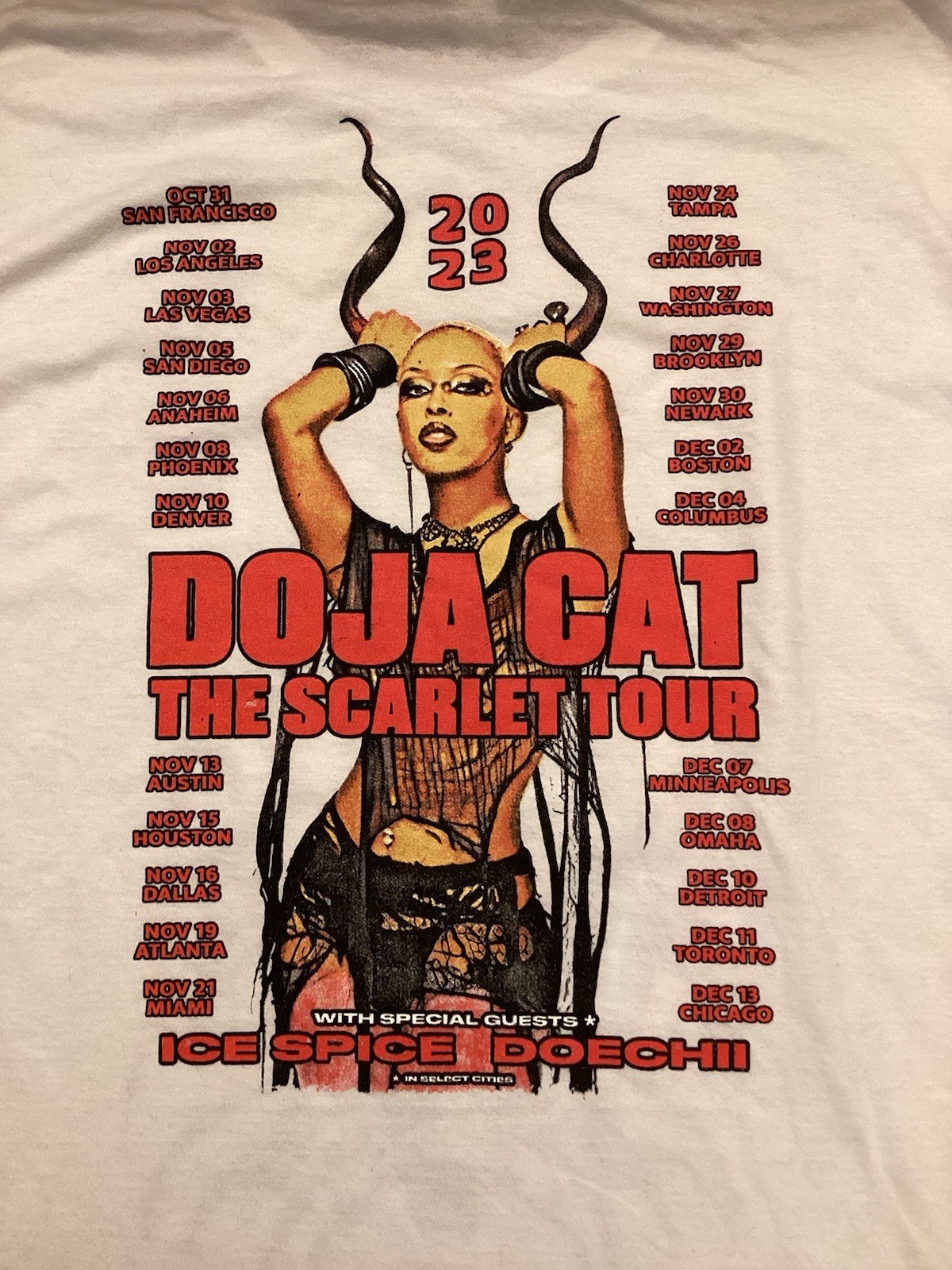Doja Cat “The Scarlet Tour 2023” White Short Sleeve Graphic T-Shirt XL.