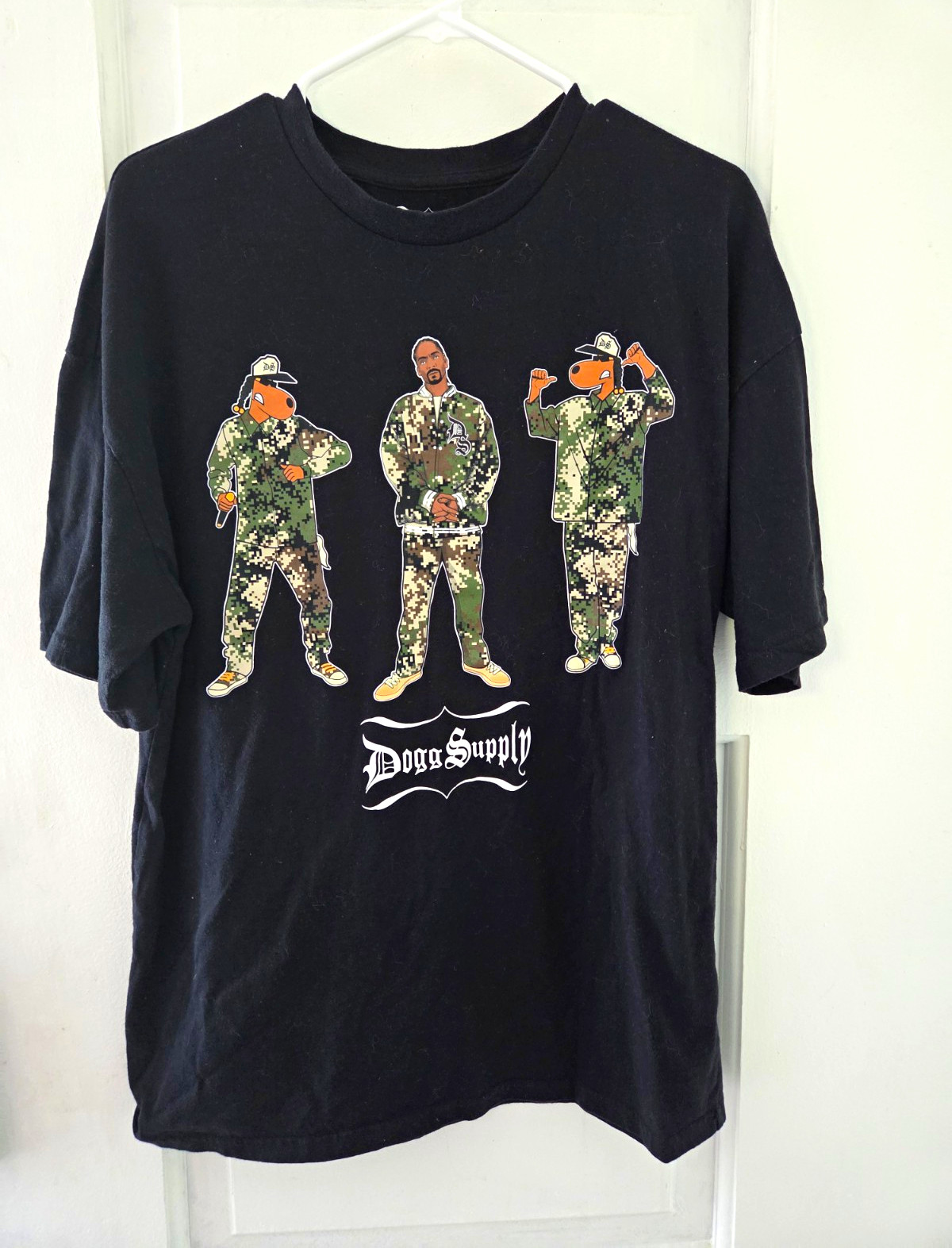 Dogg Supply by Snoop Dogg Graphic T Shirt Black Camo Print Men’s Medium M