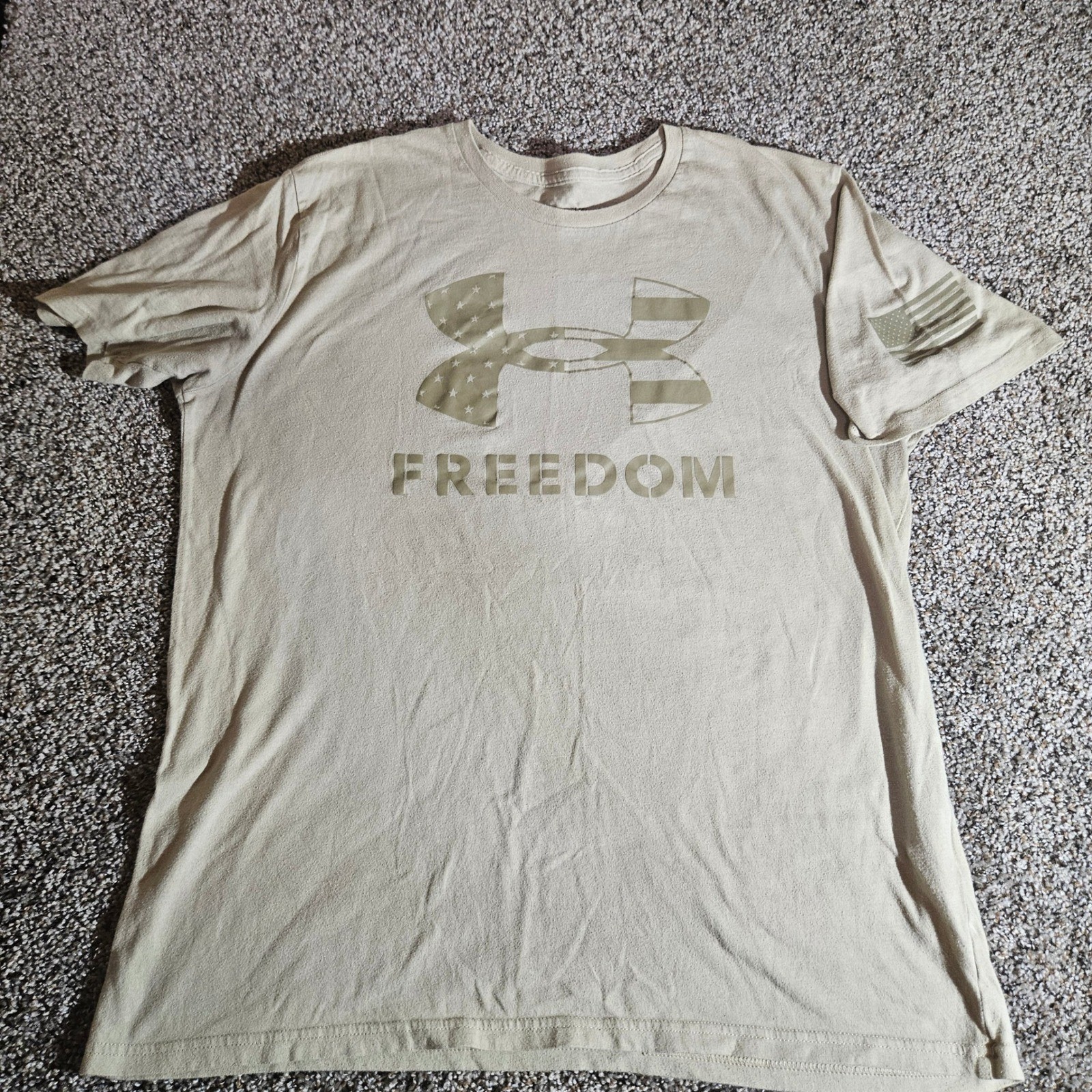 Under Armour Mens Freedom Flag Graphic T-Shirt Tan Khaki Loose Fit 1370811 Large
