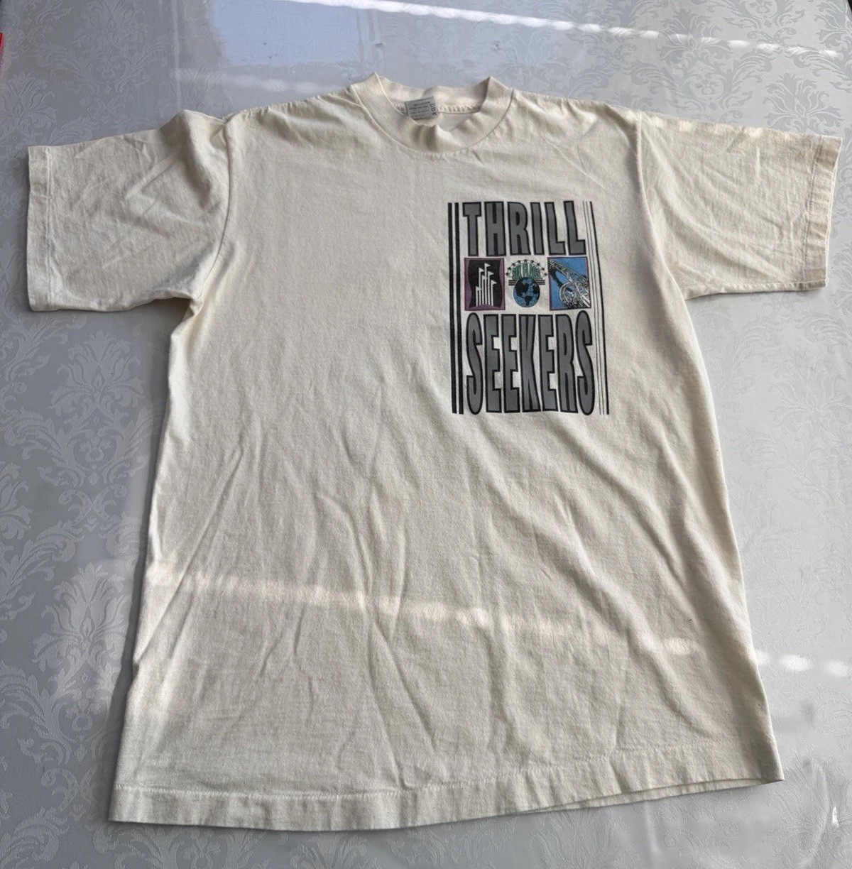 Vintage Six Flags Thrill Seekers T Shirt Large USA 90s Theme Park Graphic Tee