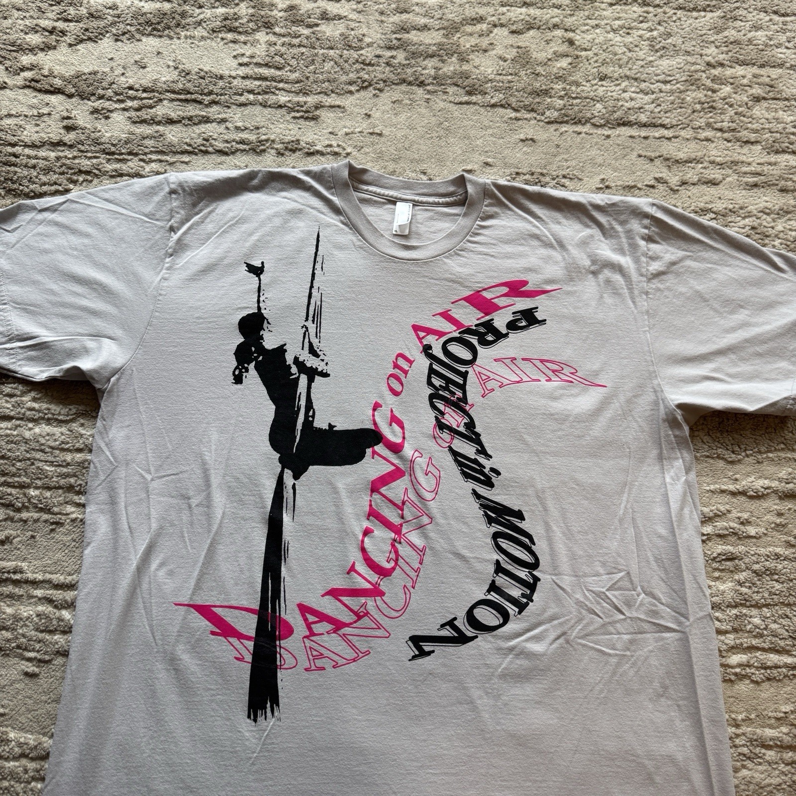 Vintage Curtain Dancing On Air Men’s XL Female Dancer White Pink USA Made Tee