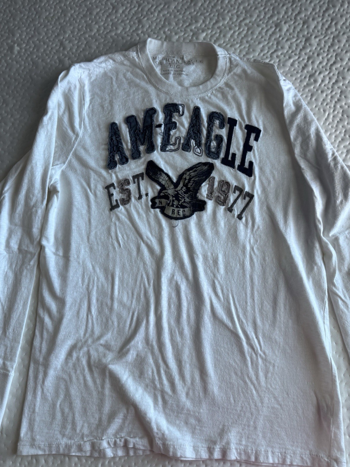 American Eagle Outfitters Men’s White Athletic Fit Graphic Tee Long Sleeve L/G